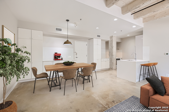 Image 6 of 36 For 1115 Alamo St S 2302