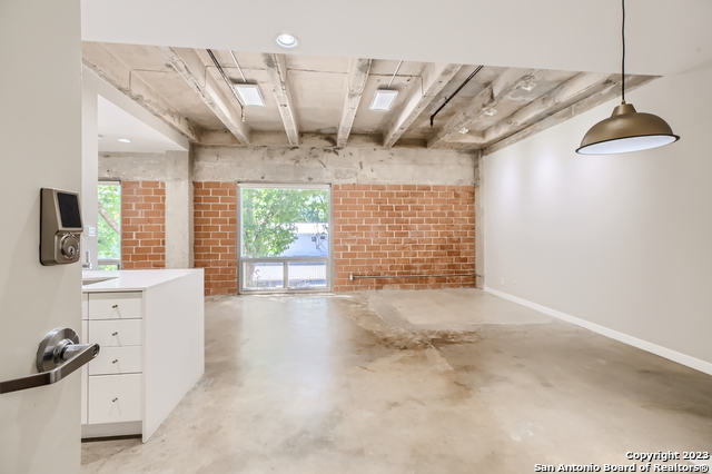 Image 9 of 36 For 1115 Alamo St S 2302