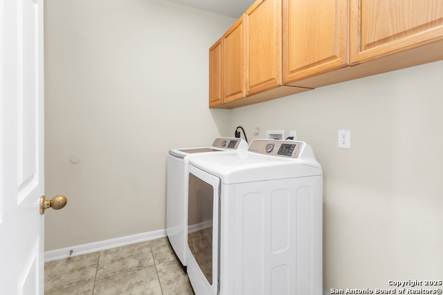 Image 14 of 33 For 23023 Fairway Brg