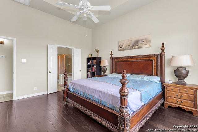 Image 18 of 33 For 23023 Fairway Brg