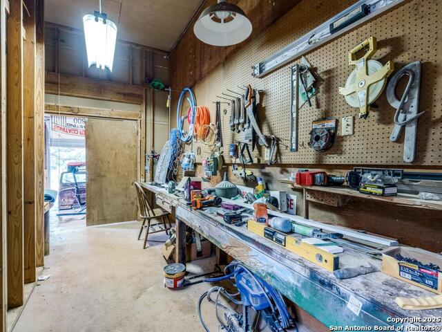 Image 32 of 38 For 1071 Diamondhead