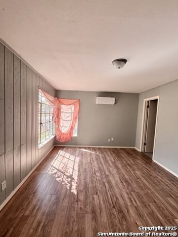 Image 7 of 13 For 139 Crawford