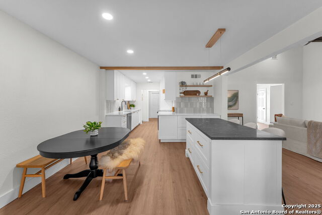 Image 14 of 54 For 13607 Dutch Myrtle