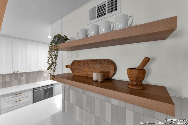 Image 16 of 54 For 13607 Dutch Myrtle