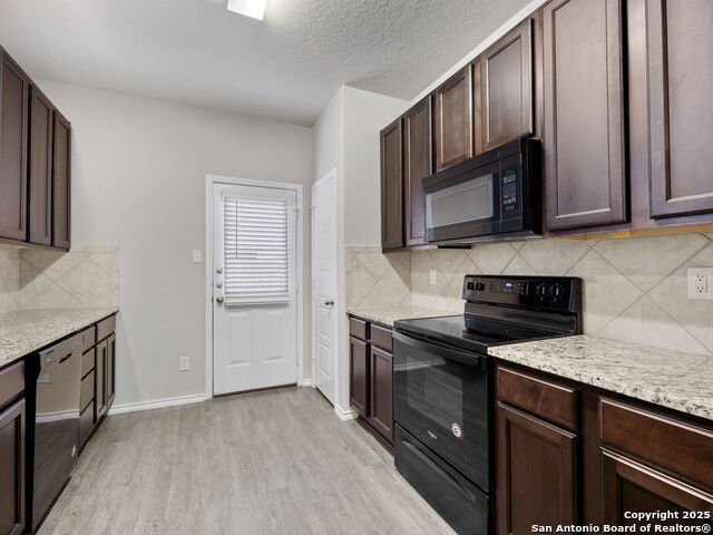 Image 10 of 26 For 10518 Green Rock