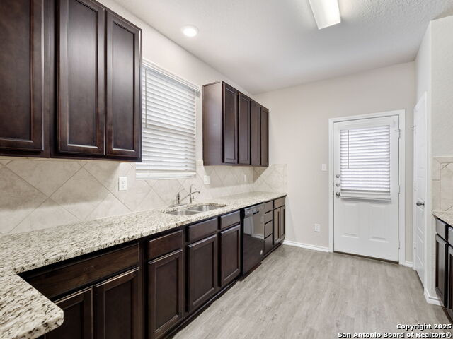 Image 9 of 26 For 10518 Green Rock