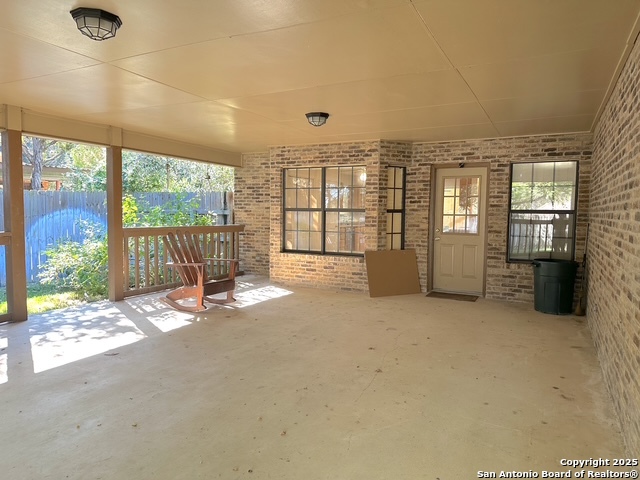 Listing photo id 14 for 1039 Malone  