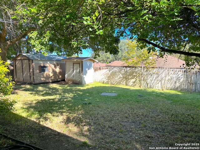 Listing photo id 15 for 1039 Malone  