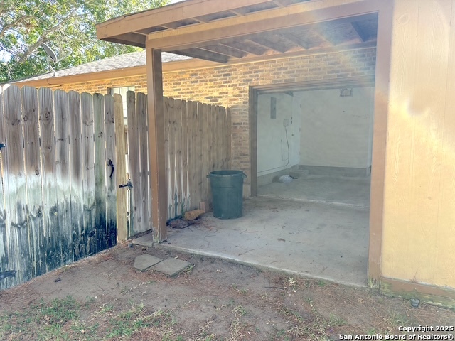 Listing photo id 16 for 1039 Malone  