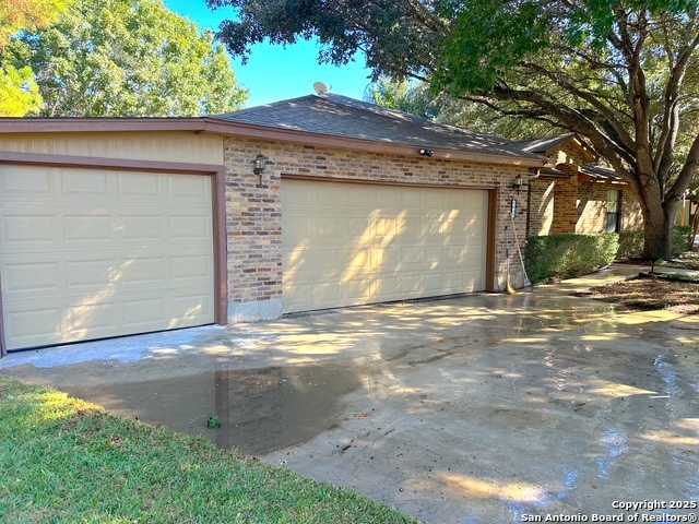 Listing photo id 17 for 1039 Malone  