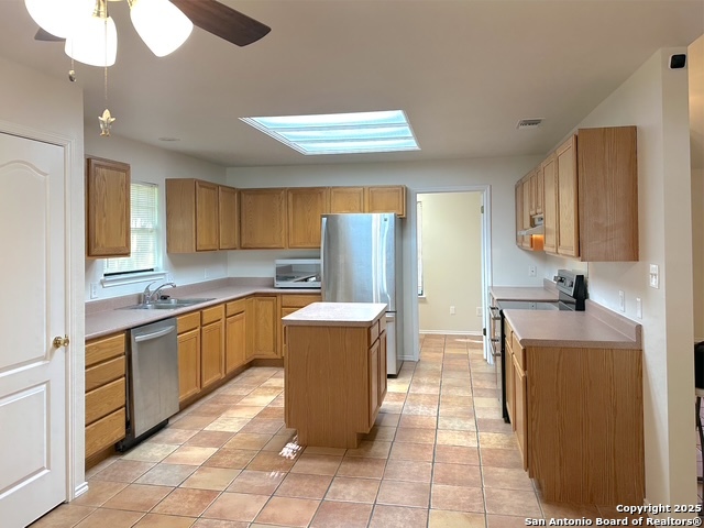 Listing photo id 2 for 1039 Malone  