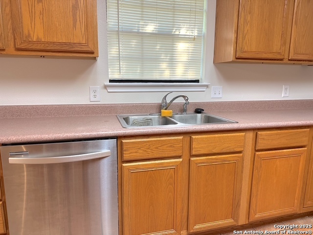 Listing photo id 4 for 1039 Malone  