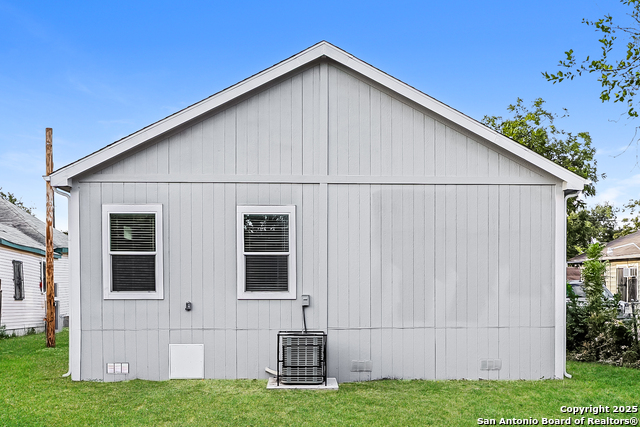 Image 15 of 16 For 839 Perez  