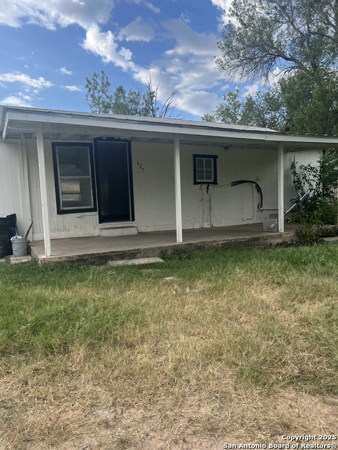 Details for 627 Leona E, Uvalde, TX 78801