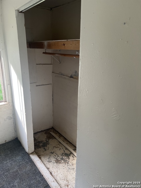 Image 11 of 19 For 627 Leona E