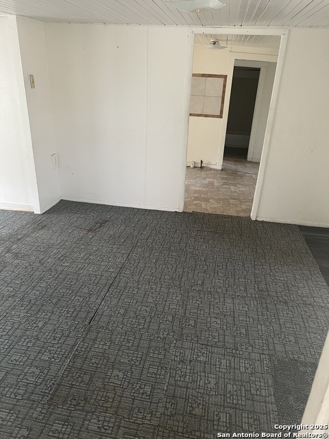 Image 12 of 19 For 627 Leona E