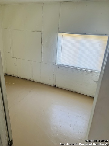 Image 15 of 19 For 627 Leona E