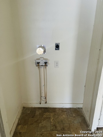 Image 17 of 19 For 627 Leona E