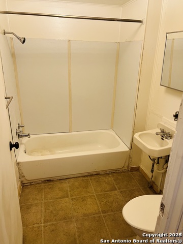 Image 19 of 19 For 627 Leona E