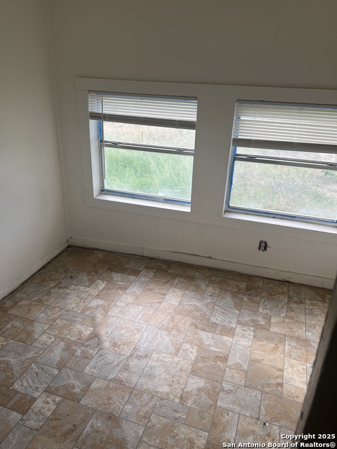 Image 2 of 19 For 627 Leona E