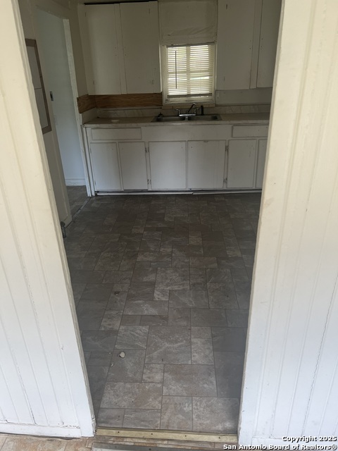 Image 3 of 19 For 627 Leona E