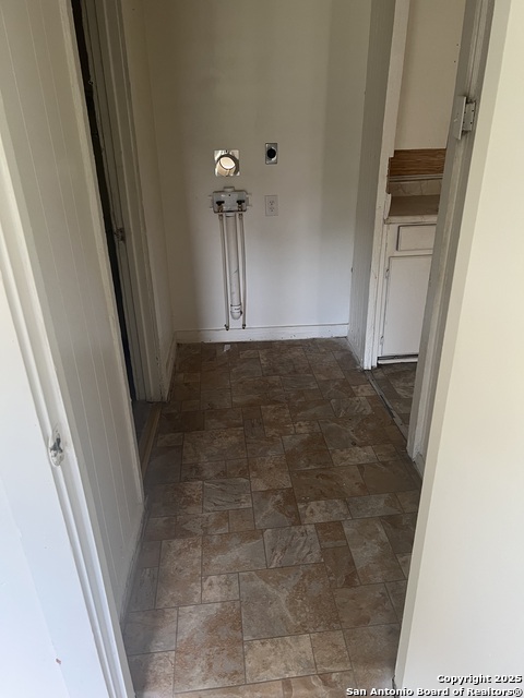 Image 6 of 19 For 627 Leona E