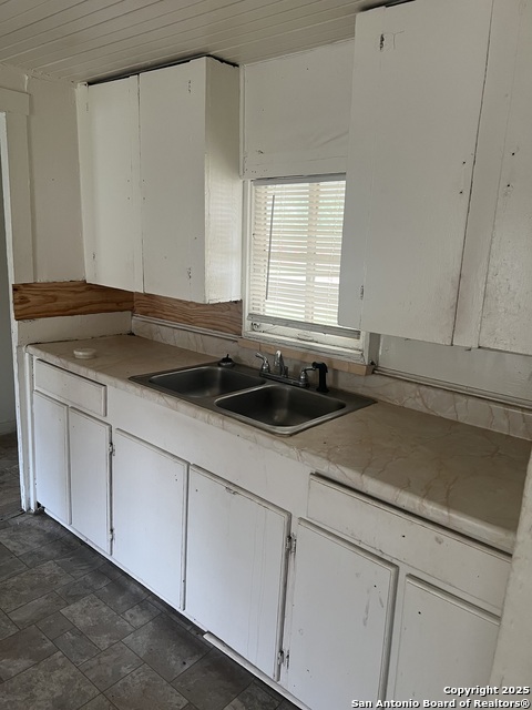 Image 8 of 19 For 627 Leona E