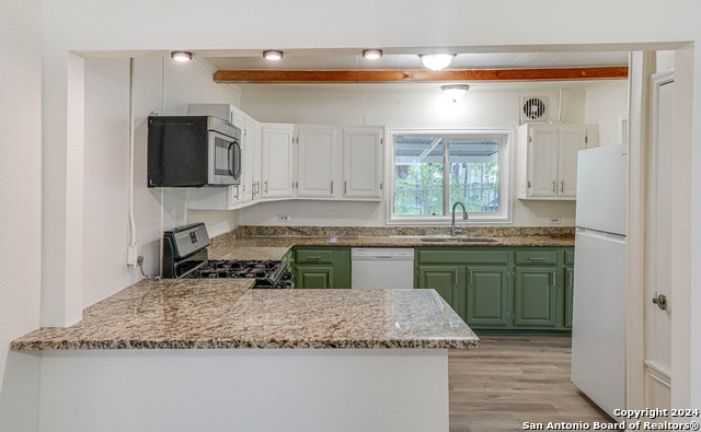 Image 13 of 33 For 2626 Mistletoe