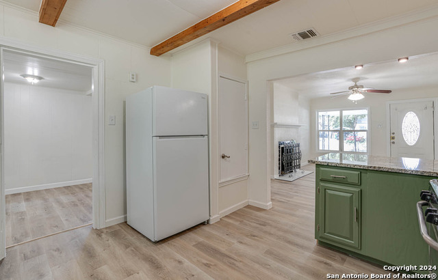 Image 17 of 33 For 2626 Mistletoe