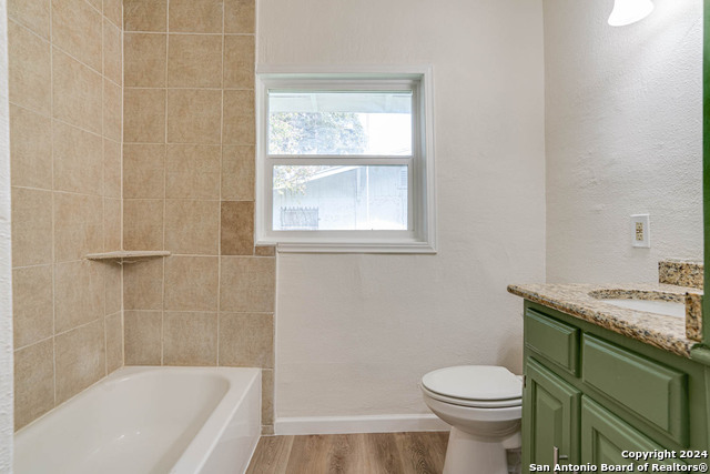 Image 23 of 33 For 2626 Mistletoe