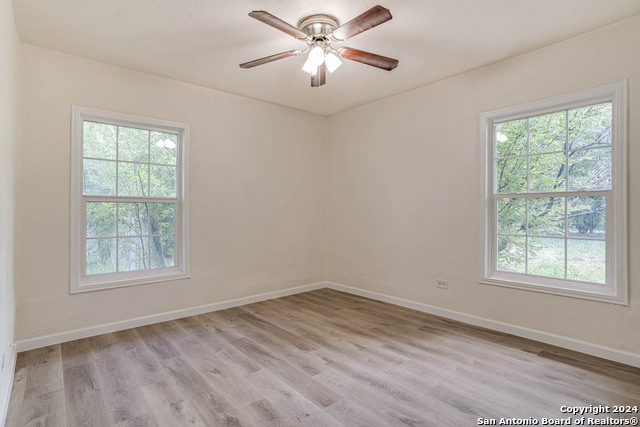 Image 25 of 33 For 2626 Mistletoe