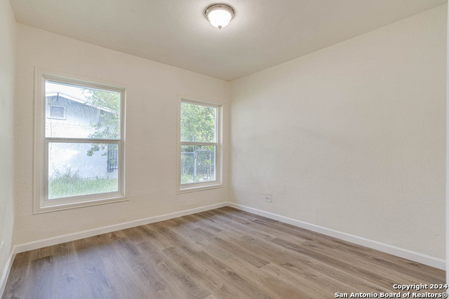 Image 27 of 33 For 2626 Mistletoe