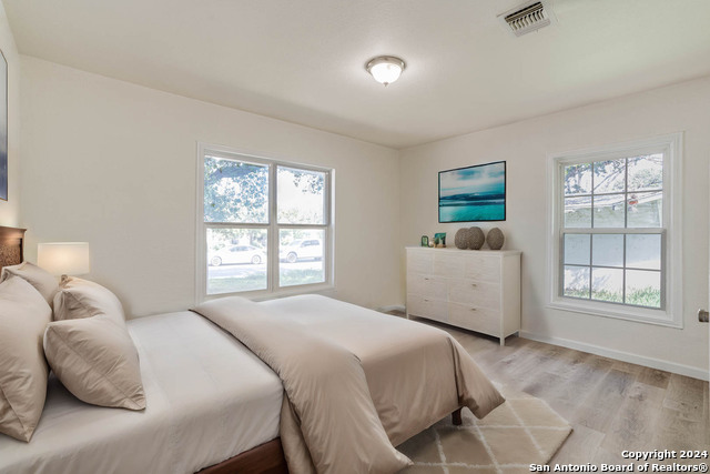 Image 28 of 33 For 2626 Mistletoe