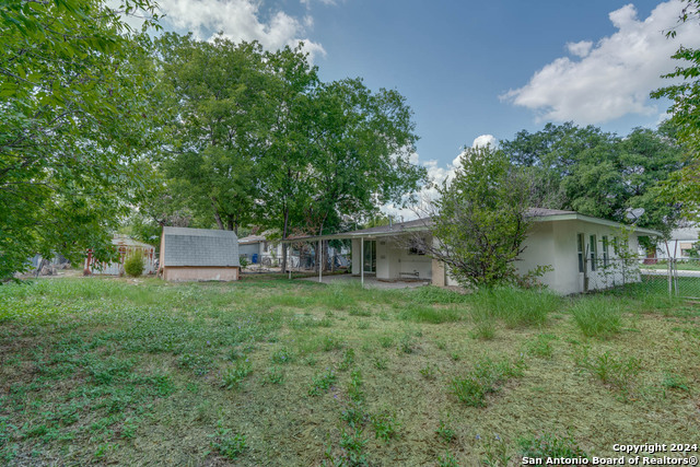 Image 31 of 33 For 2626 Mistletoe