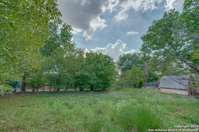 Image 33 of 33 For 2626 Mistletoe