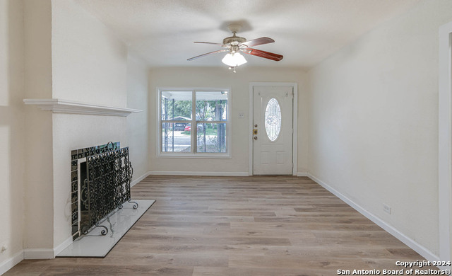 Image 5 of 33 For 2626 Mistletoe