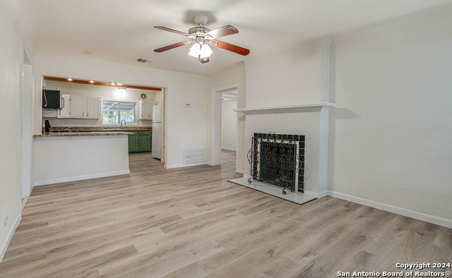 Image 8 of 33 For 2626 Mistletoe