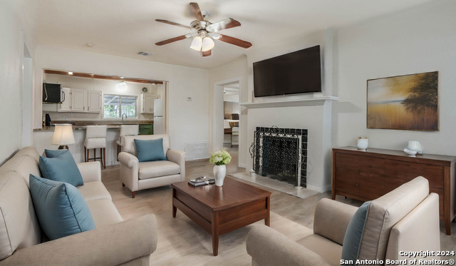 Image 9 of 33 For 2626 Mistletoe