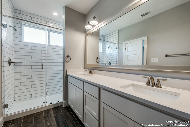 Image 21 of 25 For 1511 Sandalwood E Unit 14