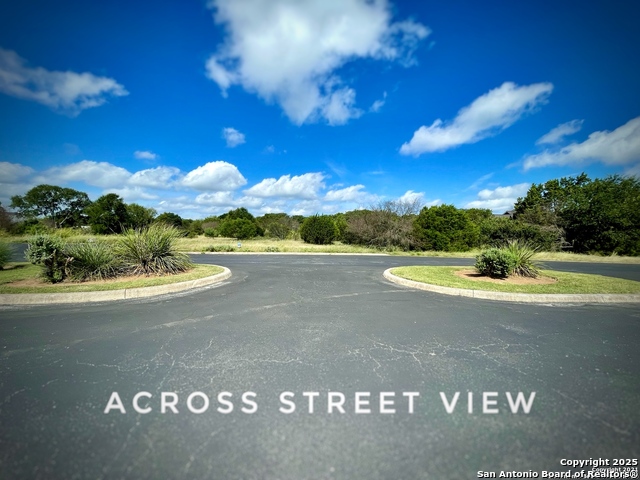 Listing photo id 11 for 23107 Angostura Blvd