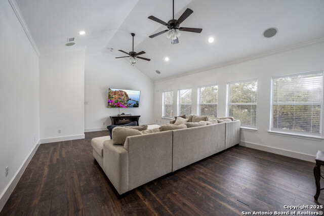 Image 13 of 24 For 835 Lookout