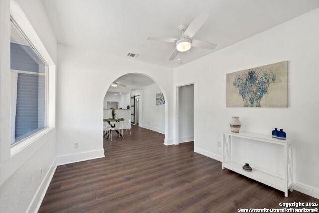 Listing photo id 8 for 2802 Irwin  