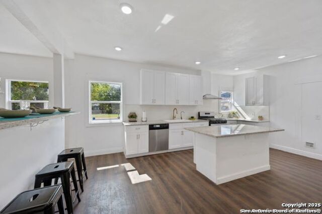 Listing photo id 10 for 2802 Irwin  