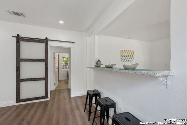 Listing photo id 11 for 2802 Irwin  