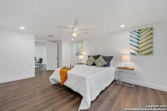 Listing photo id 15 for 2802 Irwin  