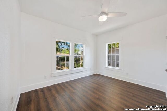 Listing photo id 17 for 2802 Irwin  