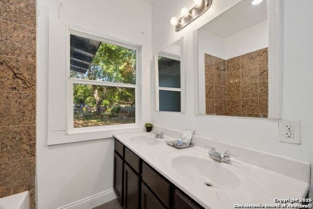 Listing photo id 18 for 2802 Irwin  