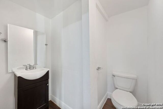 Listing photo id 20 for 2802 Irwin  
