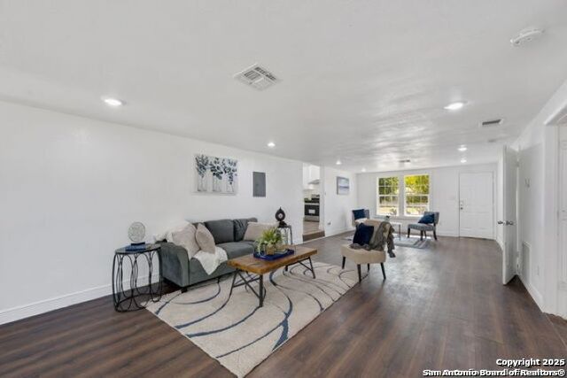 Listing photo id 21 for 2802 Irwin  