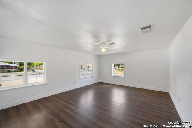 Listing photo id 23 for 2802 Irwin  